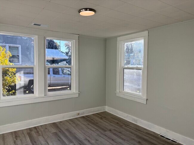 Building Photo - 225 Poplar St