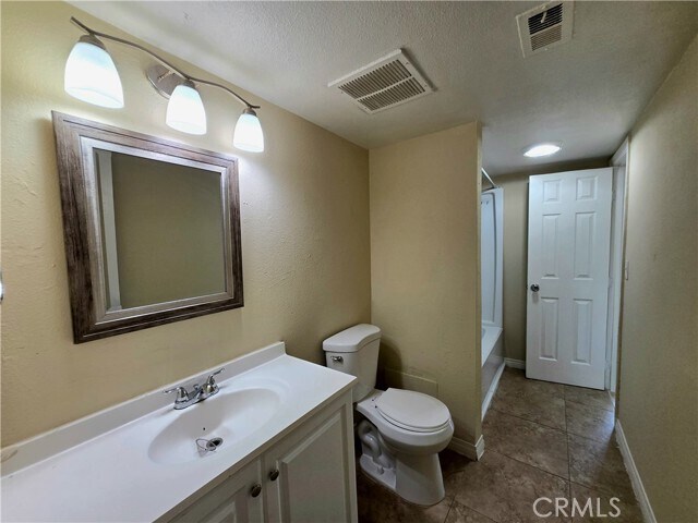 Building Photo - 308 N Camellia Ave