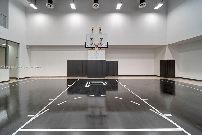 Building Photo - 851 NE 1st Ave