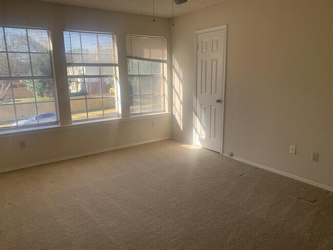 Building Photo - 8011 Doe Meadow Dr