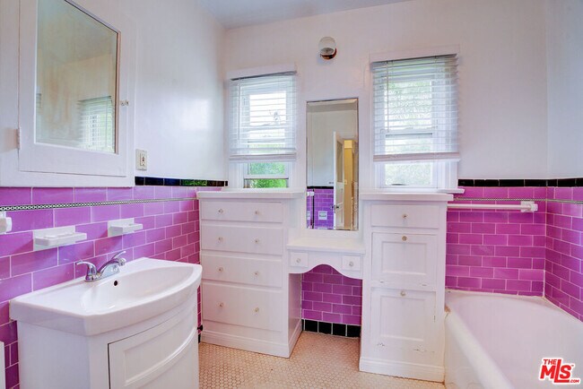 Building Photo - 10372 Tennessee Ave