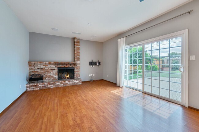 Building Photo - Charmingly Remodeled 3 Bed, 2 Bath Home Ne...