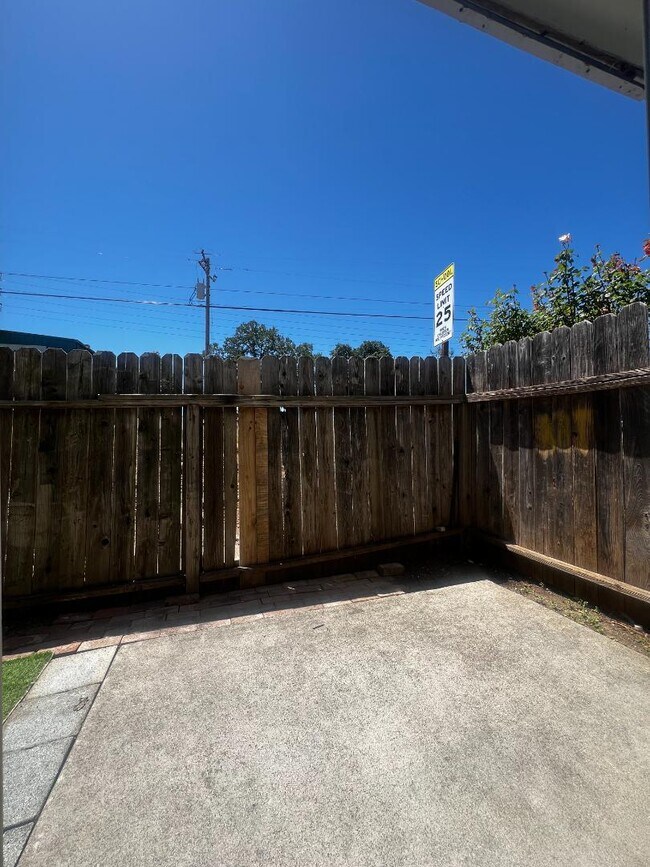 Building Photo - 2515 Merrychase Dr