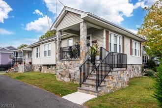 Building Photo - 3 Grey Rock Ave