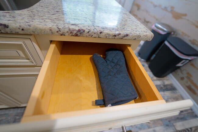 Building Photo - 2627 Ambergate Rd