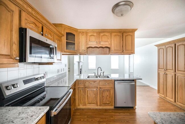 Building Photo - 205 Wembley Dr