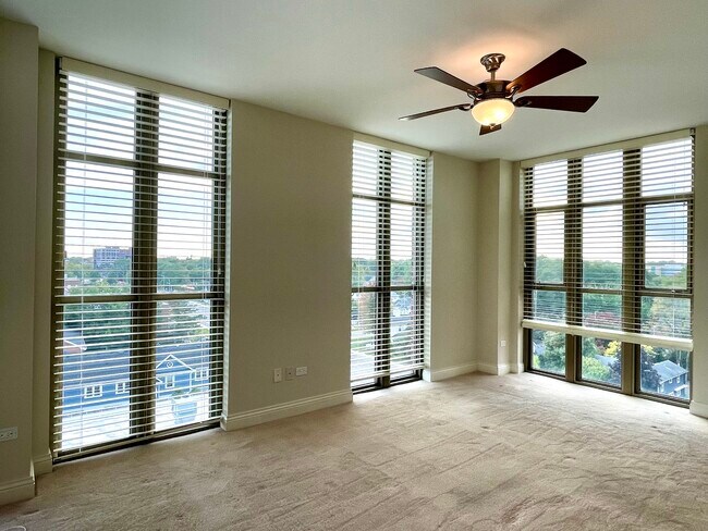 Building Photo - 520 S Washington St