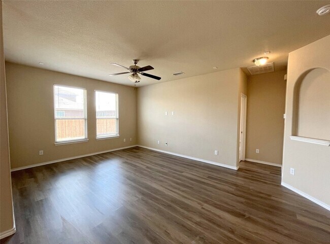 Building Photo - 473 Spring Dr
