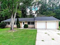 Building Photo - Newly Renovated Single-family Home