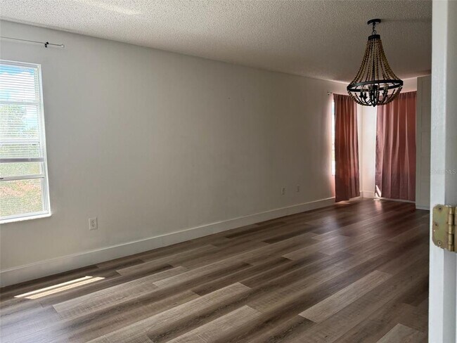 Building Photo - 211 Roseling Crossing