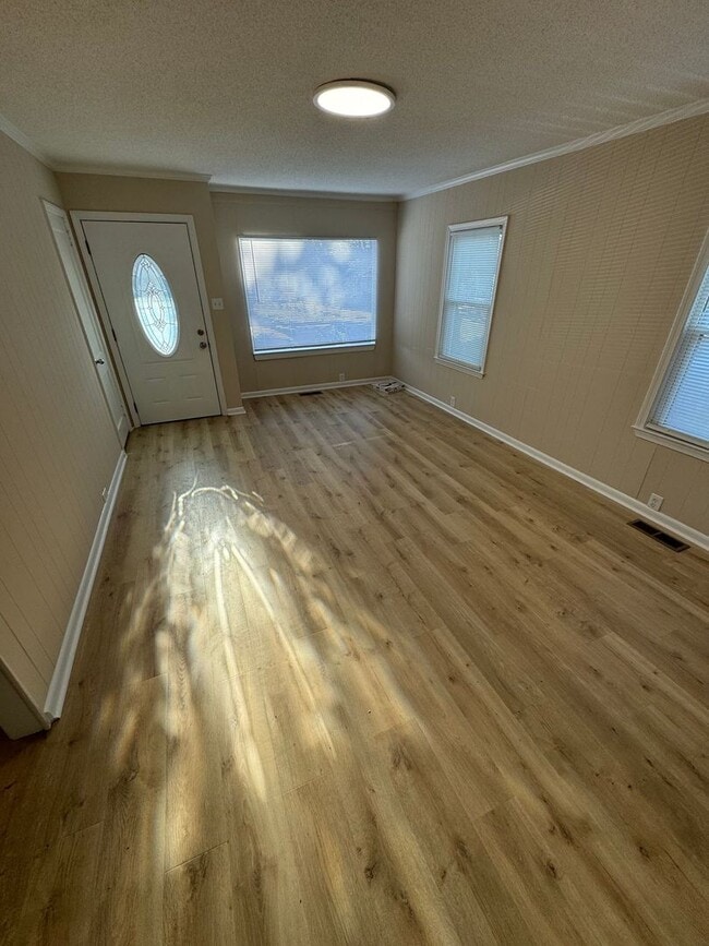 Building Photo - 3-Bedroom, 3-Bathroom Home - Close to Winthrop Coliseum, Shopping