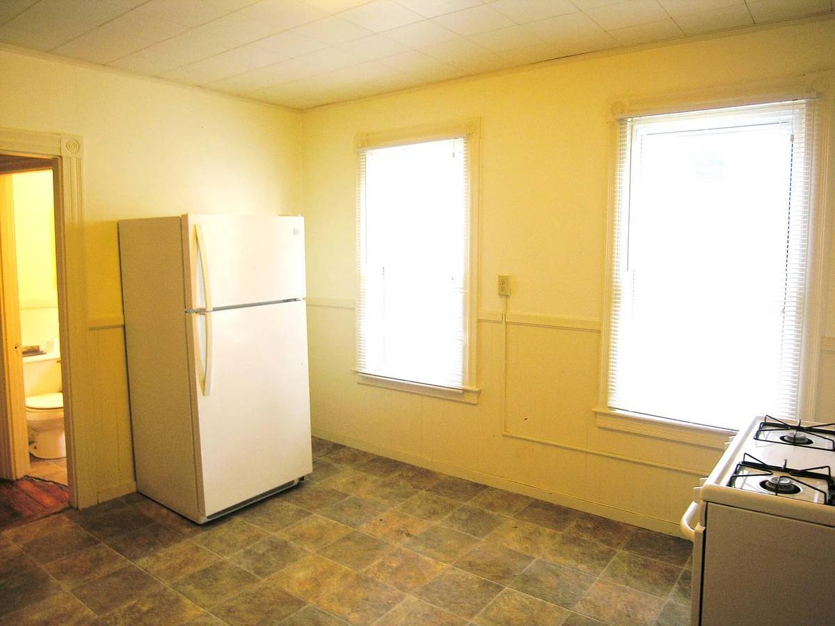 Building Photo - 115 Bullard St