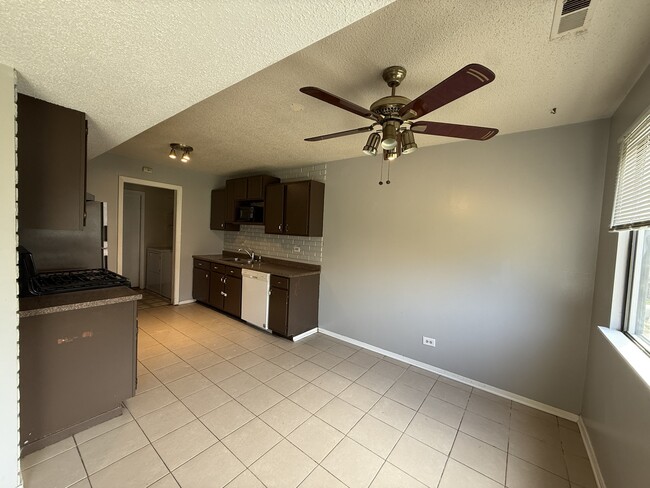 Building Photo - 4564 Whitney Dr