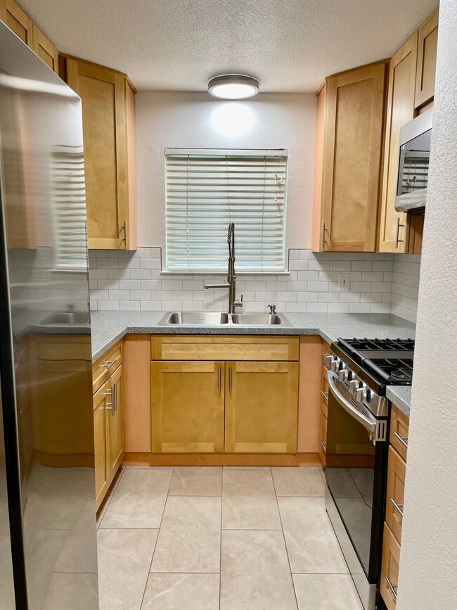 Building Photo - Remodeled