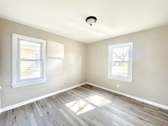 Building Photo - 3 Bed 1 Bath