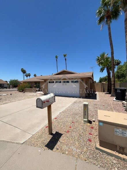 Building Photo - 10700 E Hope Dr