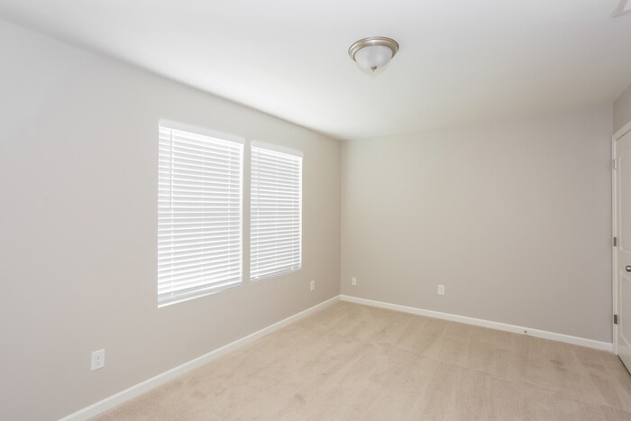 Building Photo - 12962 Hill Pine Rd