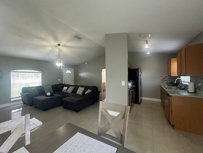 Building Photo - 37 Sawfish Ct