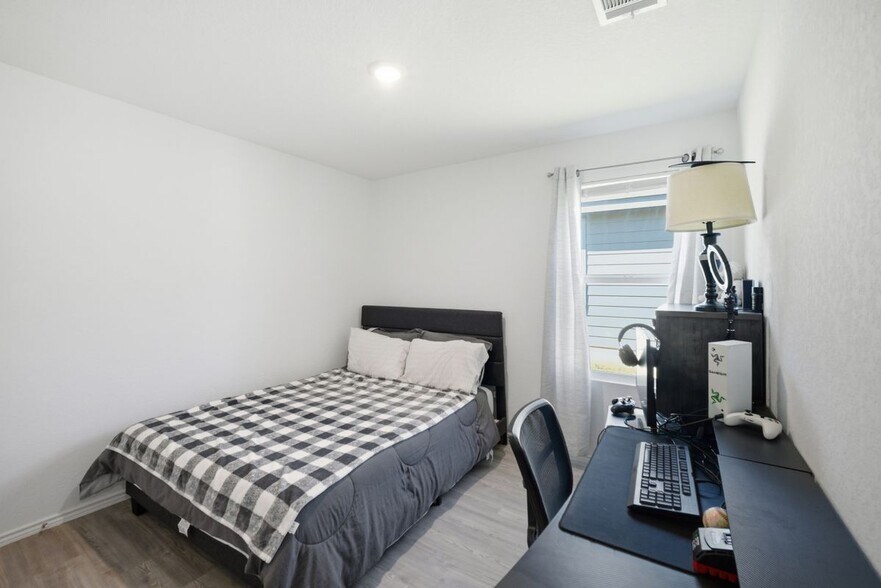 Building Photo - 14734 Saw Ml