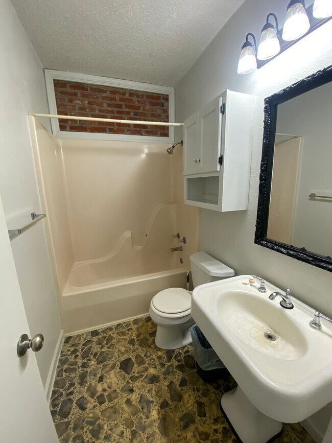 Building Photo - 1100 W Monroe Ave