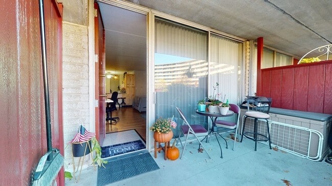 Building Photo - 200 Swanton St