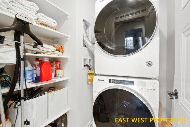 Building Photo - 140 Lantana Dr