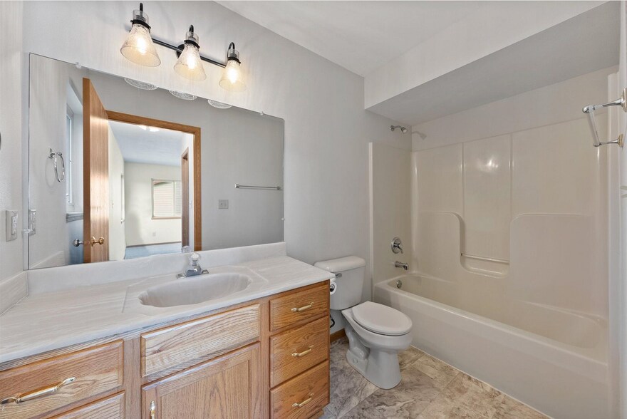Primary bathroom - 4344-4346 S 92nd St