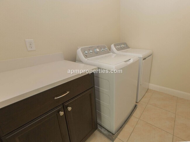 Building Photo - Desirable 4 Bedrooms + Bonus, 4.5 Baths, Gale Ranch in San Ramon!