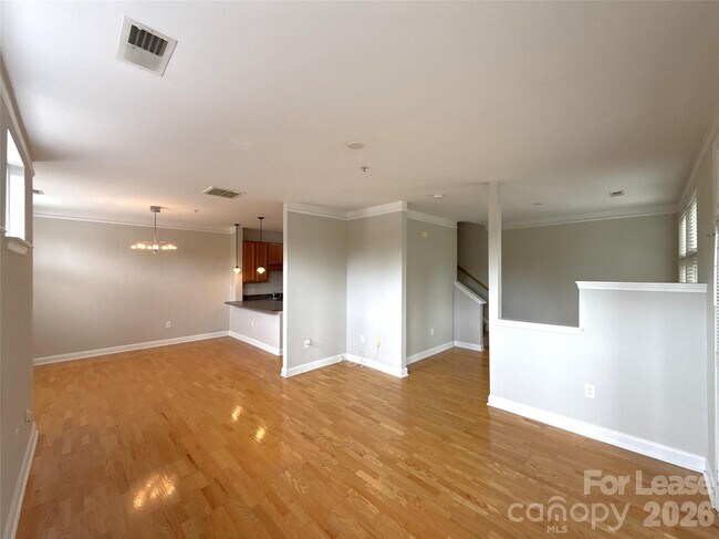 Building Photo - 534 Oakland Ave