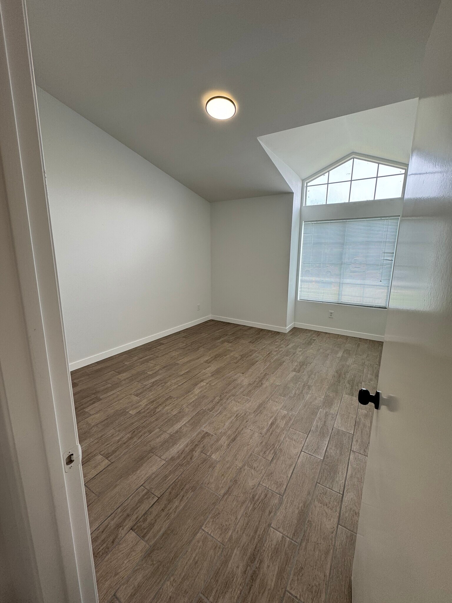 Building Photo - 366 Samsara Ct
