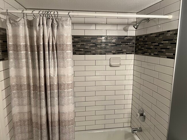 Building Photo - 4298 Chateau de Ville Dr