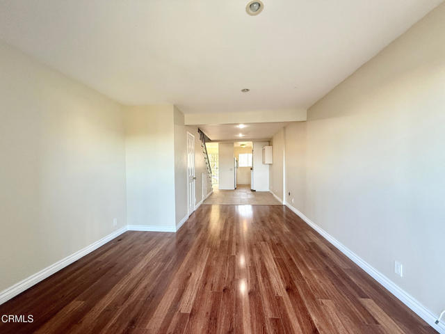 Building Photo - 259 S Ventura Rd