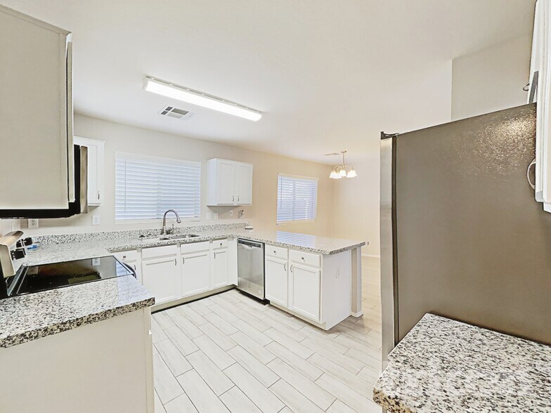 Building Photo - 37144 W Amalfi Ave