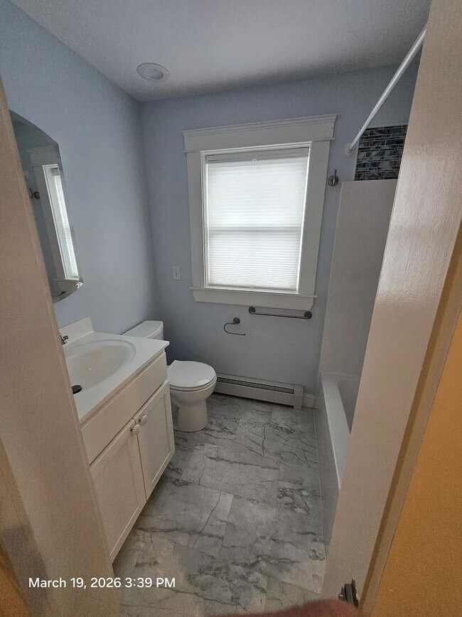 Building Photo - 21 Juniper St