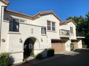 Building Photo - 3301 N Park Dr