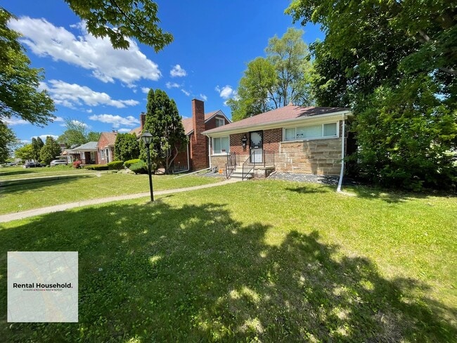 Building Photo - Charming & Beautifully Maintained 2-Bedroom Ranch Available Now!