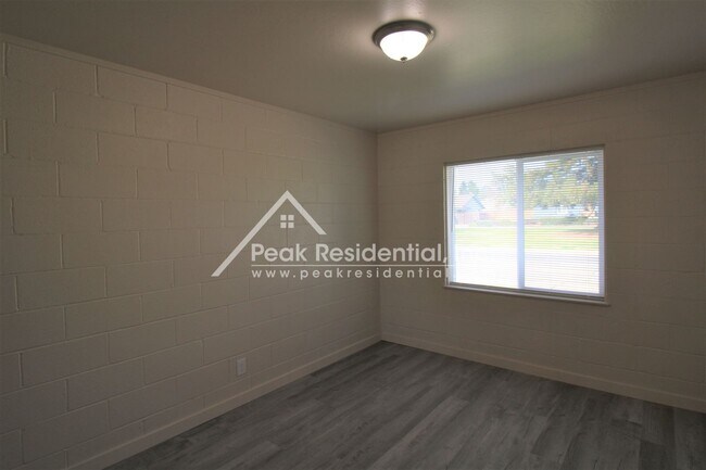 Building Photo - 4801 Valletta Way