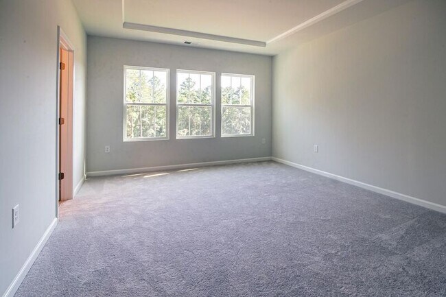 Building Photo - 214 Bedivere Ln