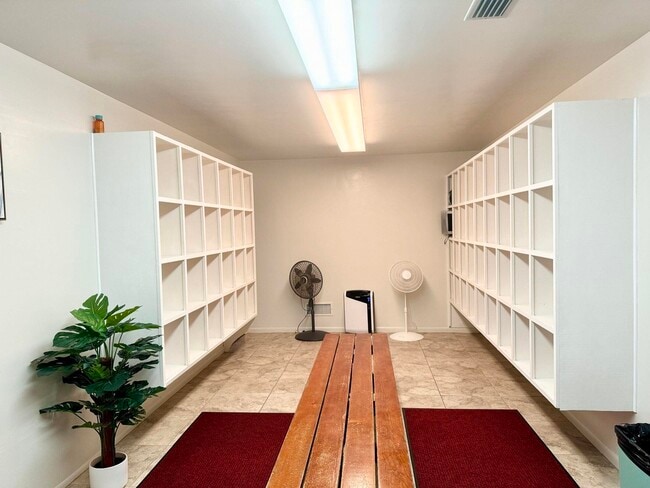 Building Photo - 3040 Lake Osborne Dr