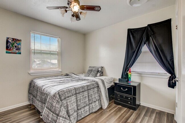 Building Photo - 1208 S 19th St