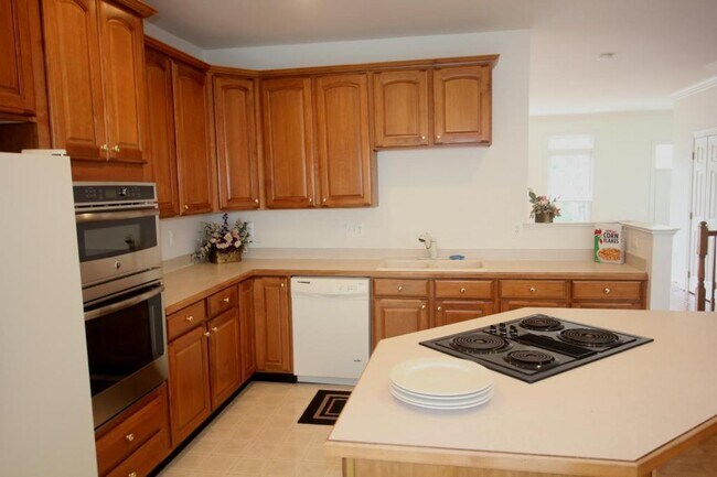Building Photo - 4555 Fair Valley Dr