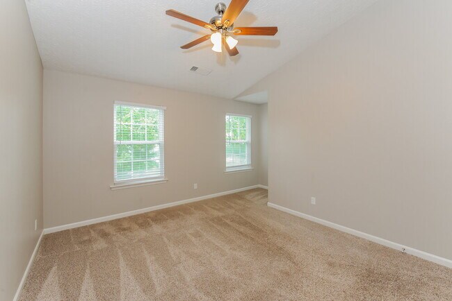 Building Photo - 310 Pieris Dr