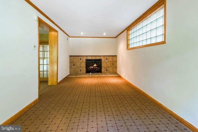 Building Photo - 4111 Denfeld Ave