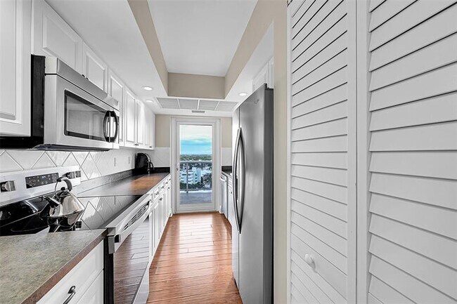 Building Photo - 2841 N Ocean Blvd