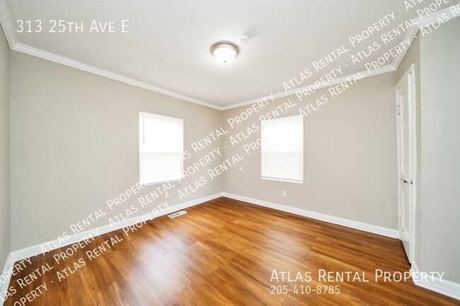 Building Photo - 313 25th Ave E