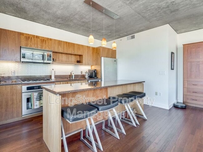 Building Photo - 1926 W Burnside St