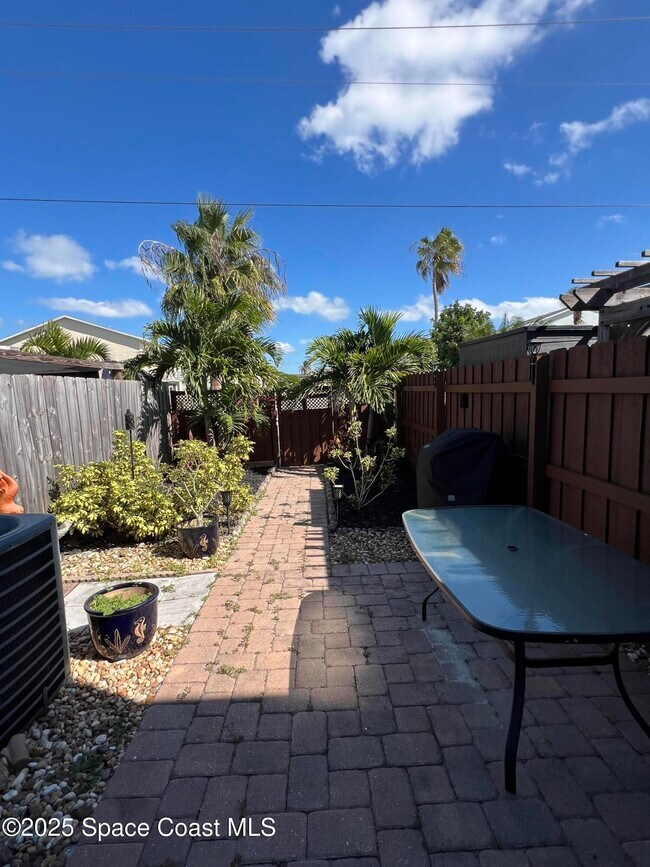 Building Photo - 299 Chandler St