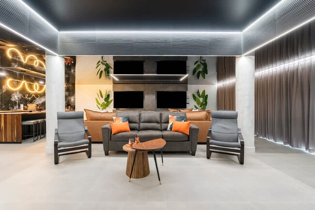 Building Photo - 8743 Thomas Dr