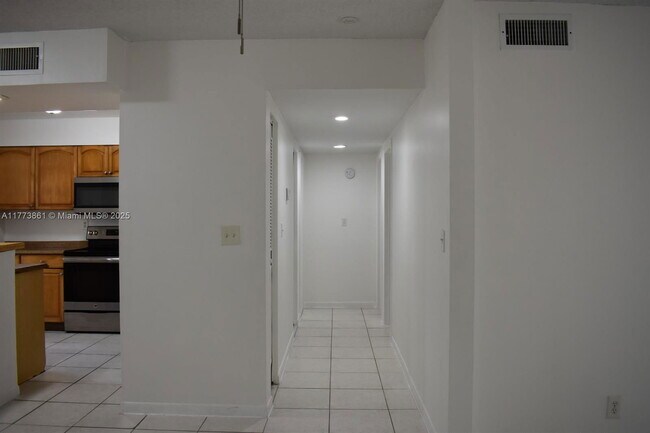 Building Photo - 9150 NW 38th Dr