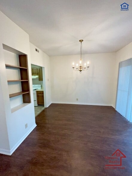 Building Photo - 409 Oriole Dr